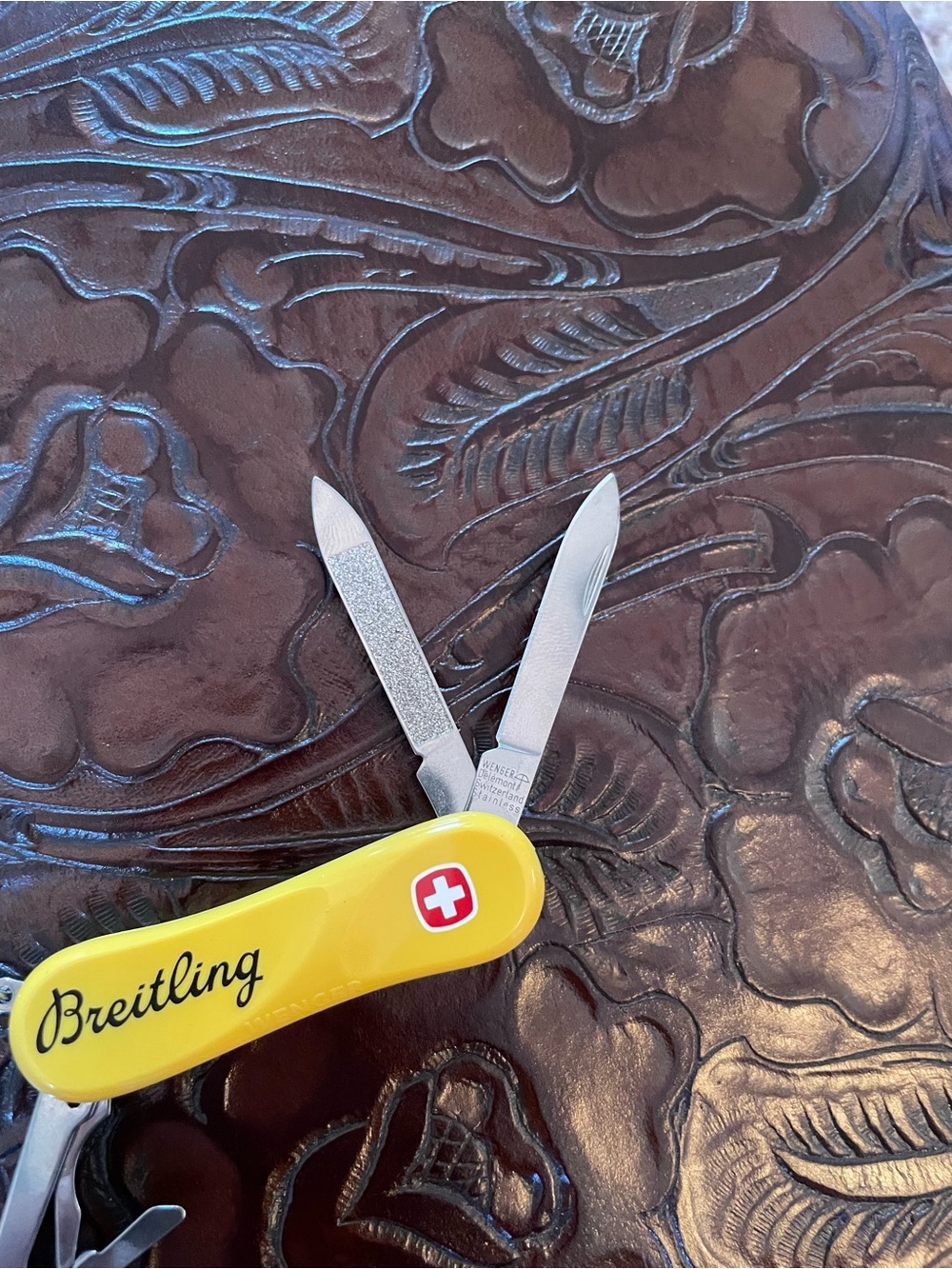 Breitling Yellow Swiss Multi-Tool Pocket Knife - Picture 3 of 14